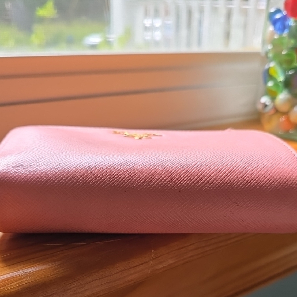 Prada Wallet w/ Dustbag and Box. - Picture 6 of 16